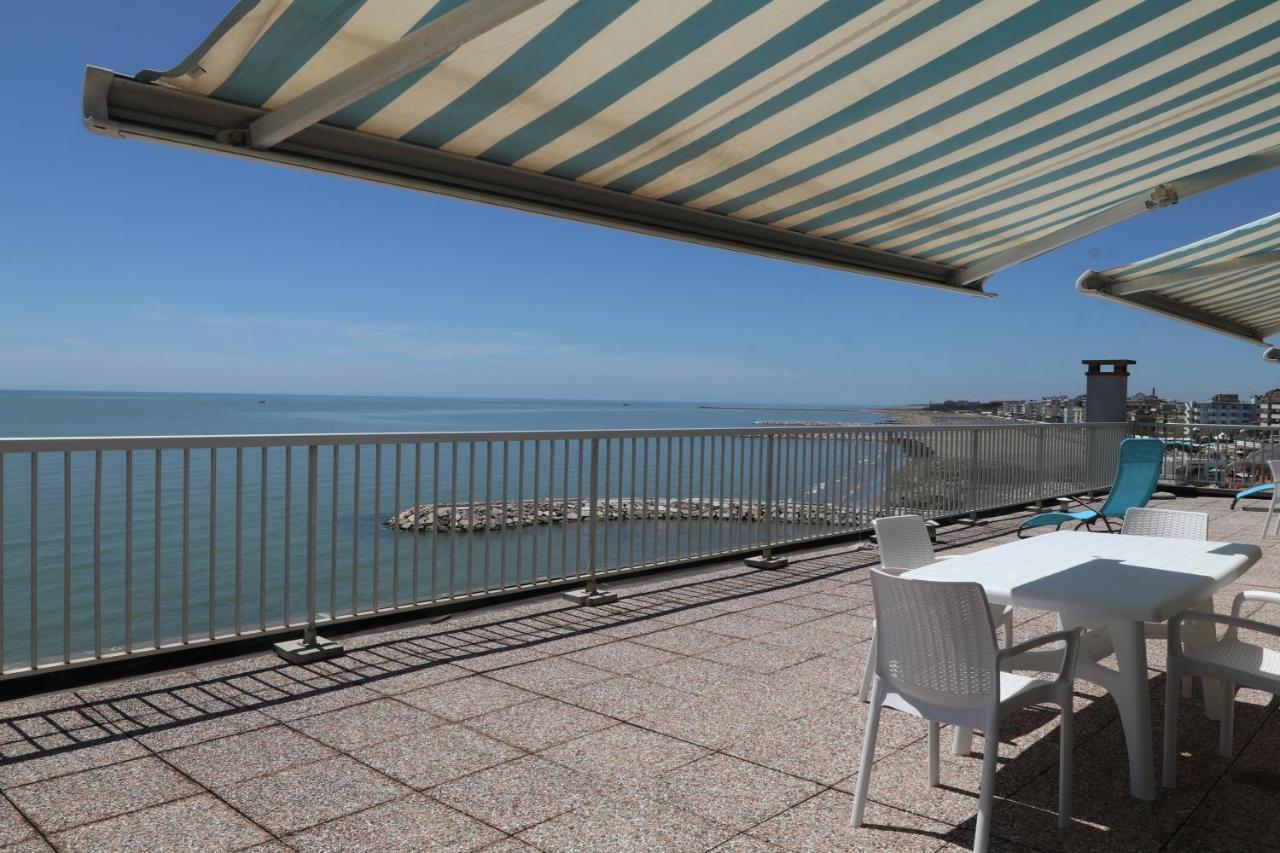 Penthouse Attico Mara Apartment Каорле Екстериор снимка