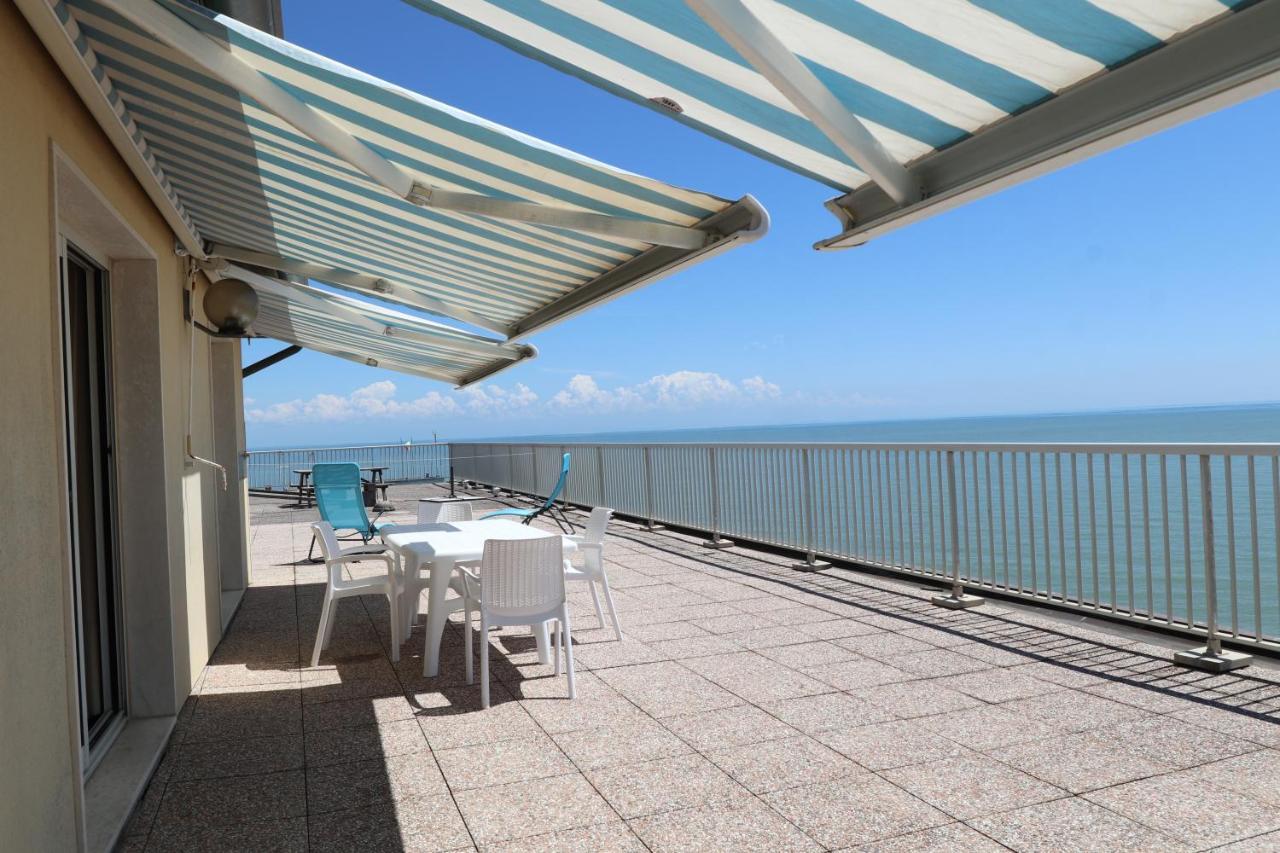 Penthouse Attico Mara Apartment Каорле Екстериор снимка