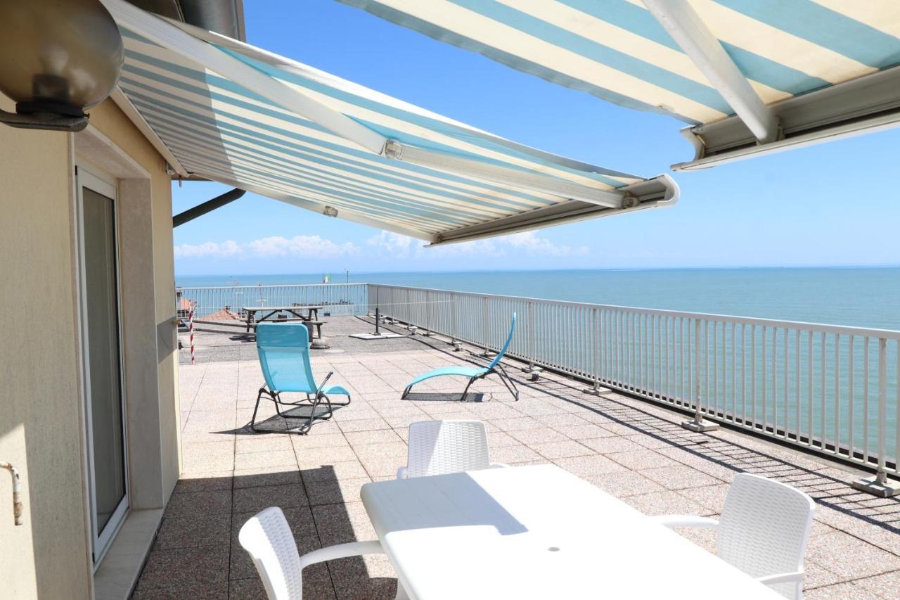 Penthouse Attico Mara Apartment Каорле Екстериор снимка