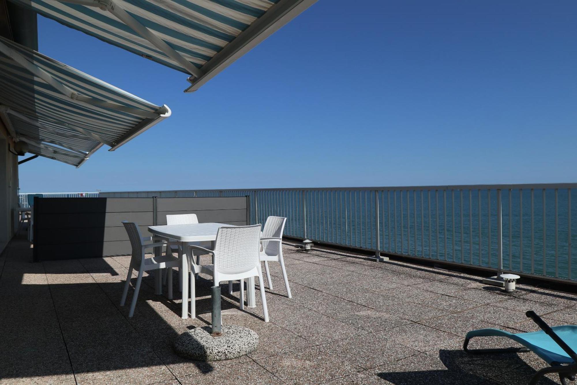 Penthouse Attico Mara Apartment Каорле Екстериор снимка